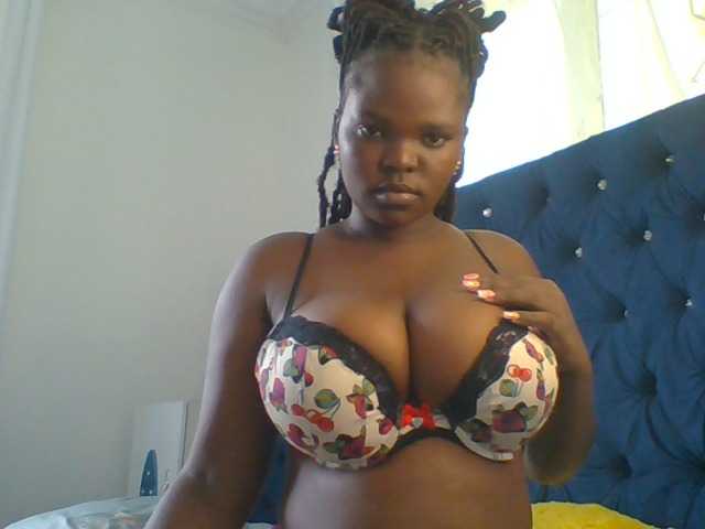 Poppy-51 live cam on BongaCams