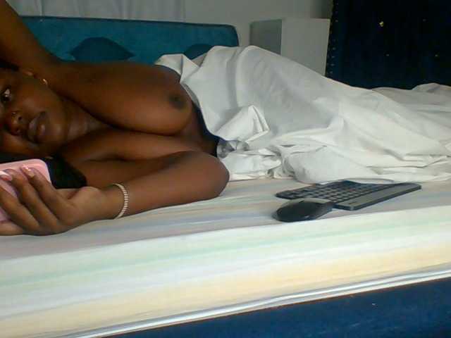 Poppy-51 live cam on BongaCams