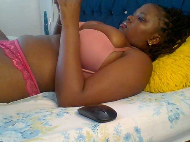Poppy-51 live cam on BongaCams