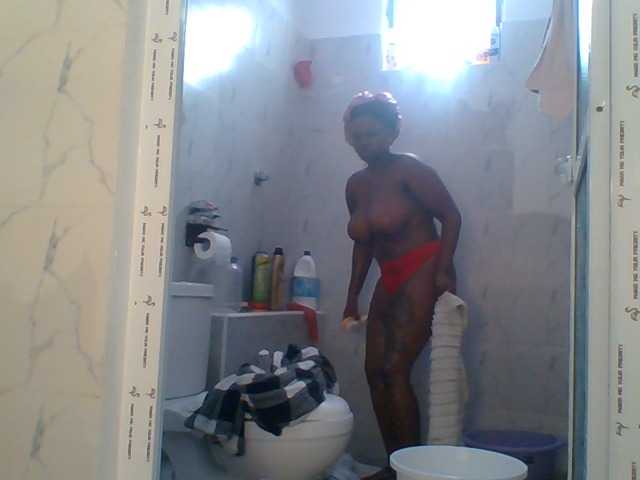 Poppy-51 live cam on BongaCams