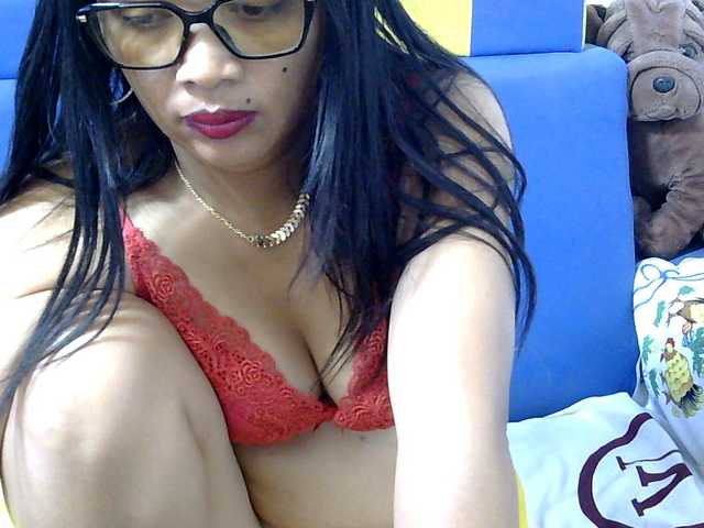 Karenne live cam on BongaCams