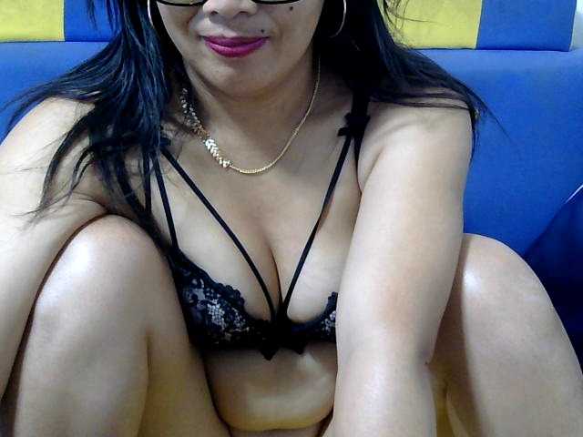 Karenne live cam on BongaCams