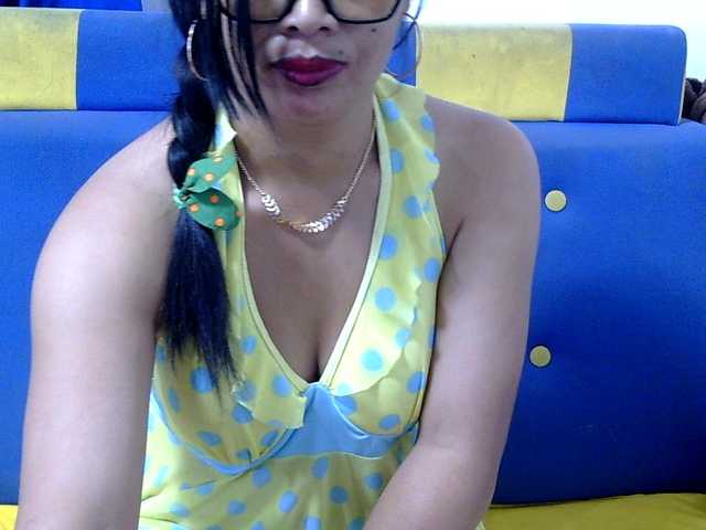 Karenne live cam on BongaCams