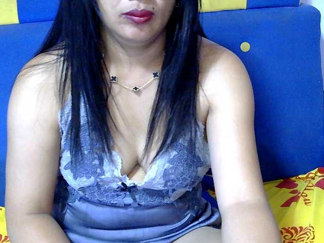 Karenne live cam on BongaCams