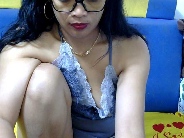 Karenne live cam on BongaCams