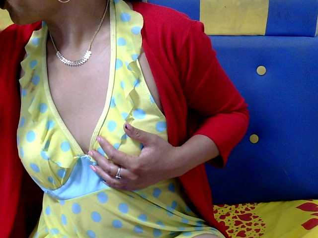 Karenne live cam on BongaCams