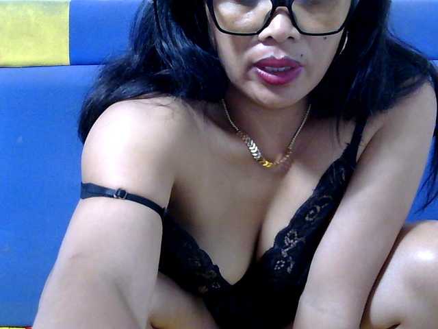 Karenne live cam on BongaCams