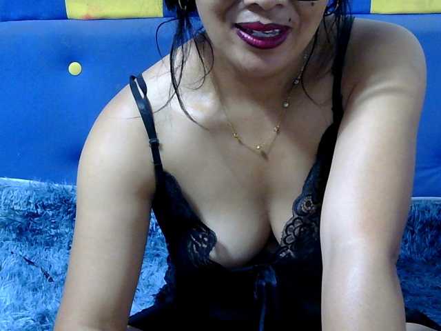 Karenne live cam on BongaCams