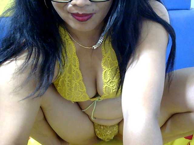 Karenne live cam on BongaCams