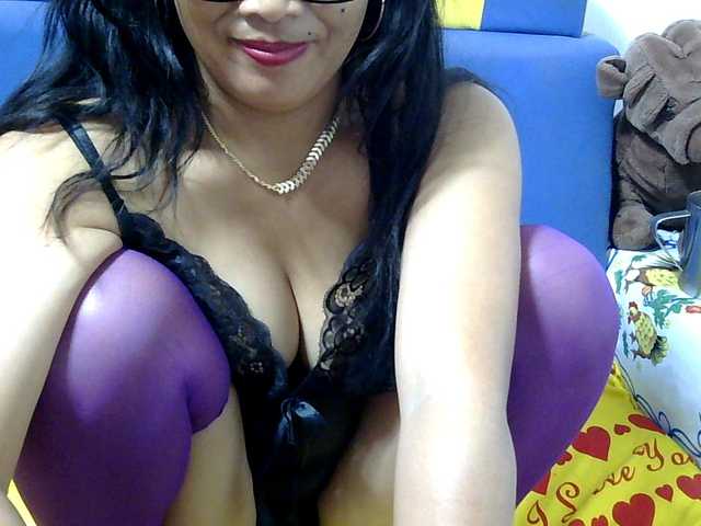 Karenne live cam on BongaCams