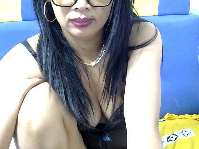Karenne live cam on BongaCams