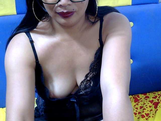 Karenne live cam on BongaCams