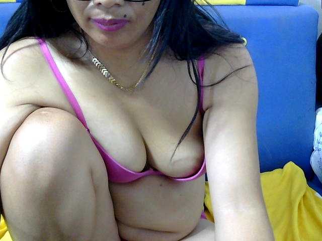 Karenne live cam on BongaCams