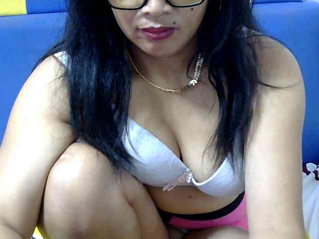 Karenne Live Webcam on BongaCams