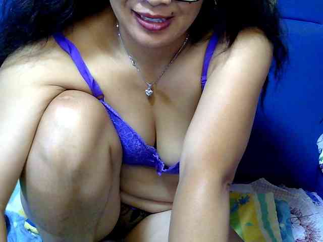 Karenne Live Webcam on BongaCams
