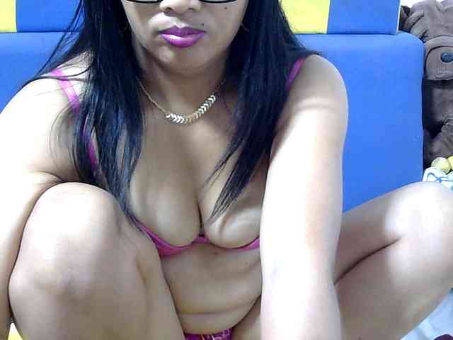 Karenne Live Webcam on BongaCams