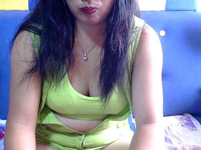 Karenne Live Webcam on BongaCams