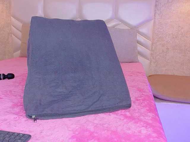 AriiNovoa live cam on BongaCams
