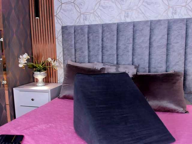AriiNovoa live cam on BongaCams