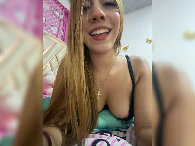 AriiNovoa live cam on BongaCams