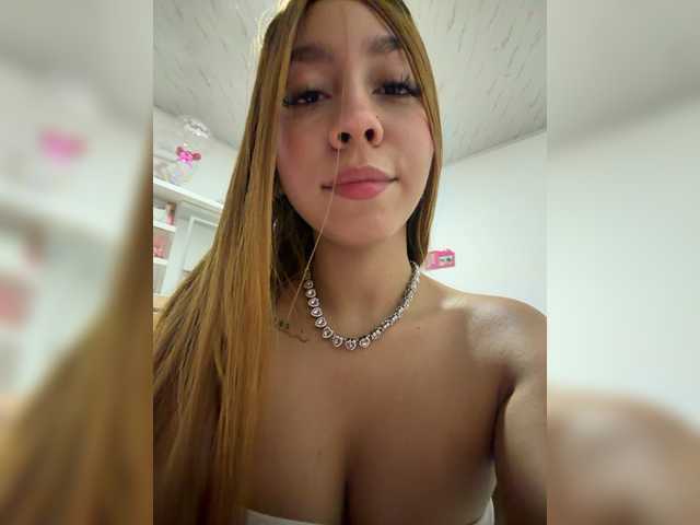 AriiNovoa live cam on BongaCams