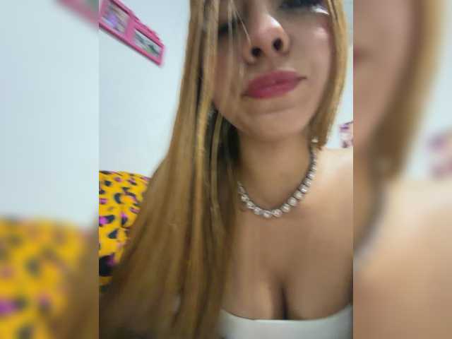 AriiNovoa live cam on BongaCams