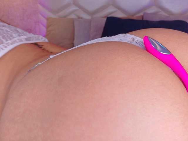 AriiNovoa live cam on BongaCams