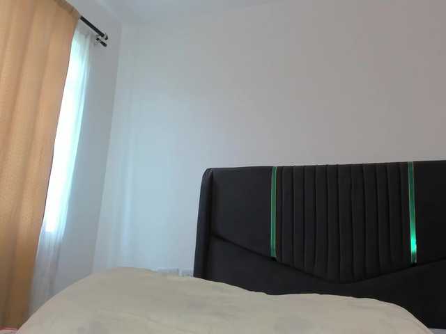 Little-Freak's BongaCams show and profile