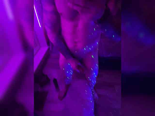 razvedos5 Live Webcam on BongaCams