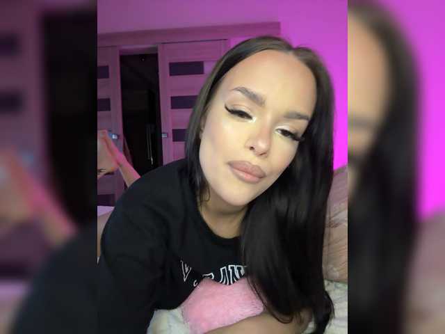 Lola-Li's BongaCams show and profile