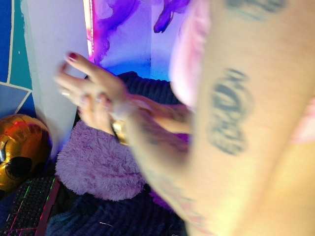 Elizabeth911 live cam on BongaCams