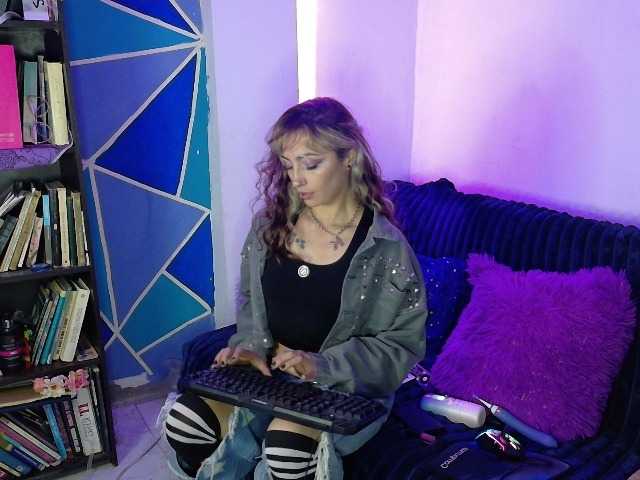Elizabeth911 live cam on BongaCams