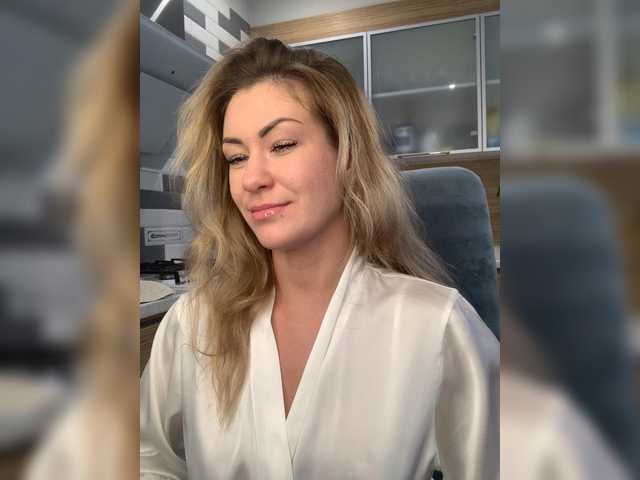 EnergyGirl's BongaCams show and profile