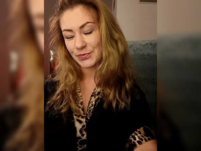 EnergyGirl's BongaCams show and profile