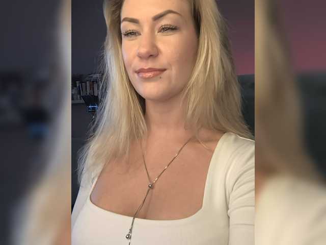 EnergyGirl, live now on BongaCams