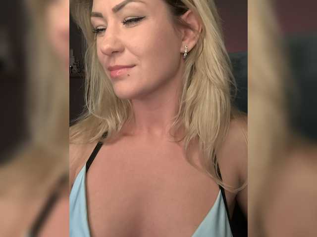 EnergyGirl live cam on BongaCams