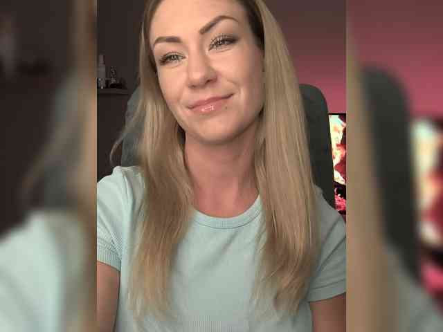 EnergyGirl Live Webcam on BongaCams