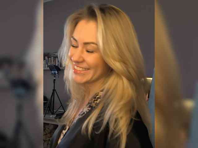 EnergyGirl Live Webcam on BongaCams