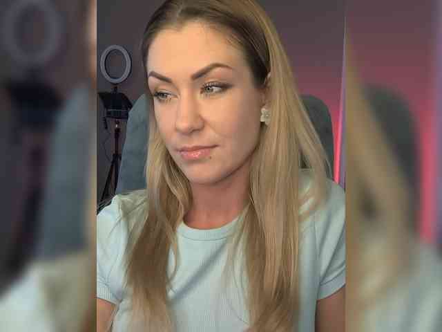 EnergyGirl webcam
