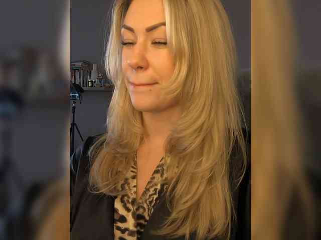 EnergyGirl Live Webcam on BongaCams