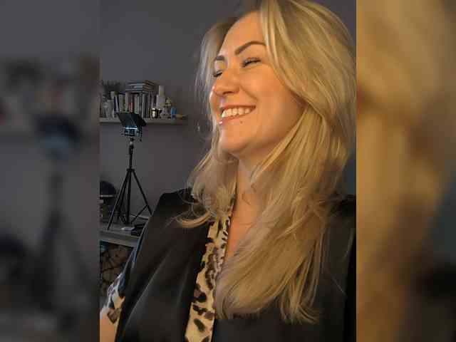 EnergyGirl Live Webcam on BongaCams