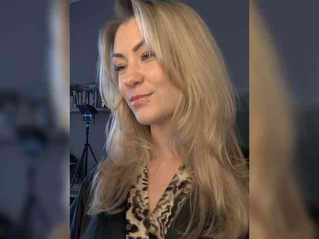 EnergyGirl Live Webcam on BongaCams