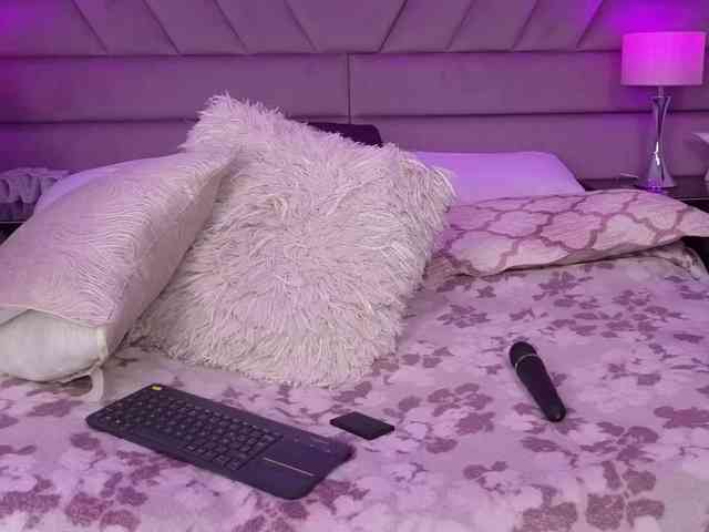 MiaGrayce webcam