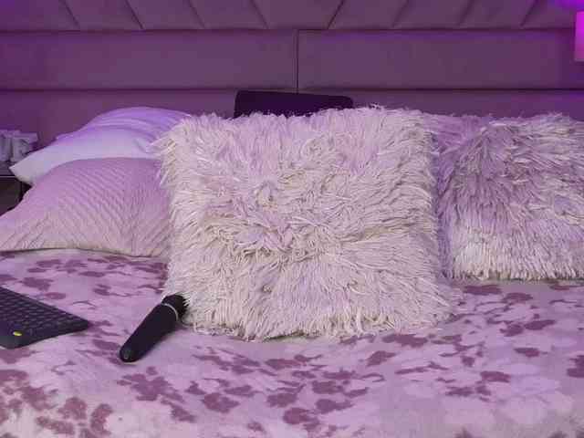 MiaGrayce webcam