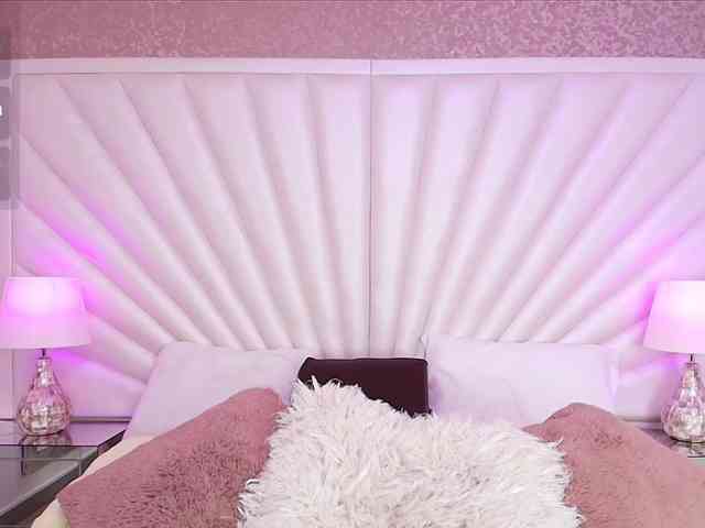 MiaGrayce webcam