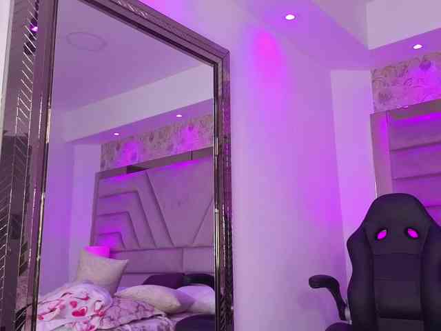 MiaGrayce webcam