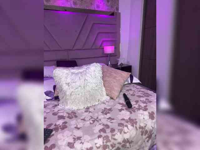 MiaGrayce webcam