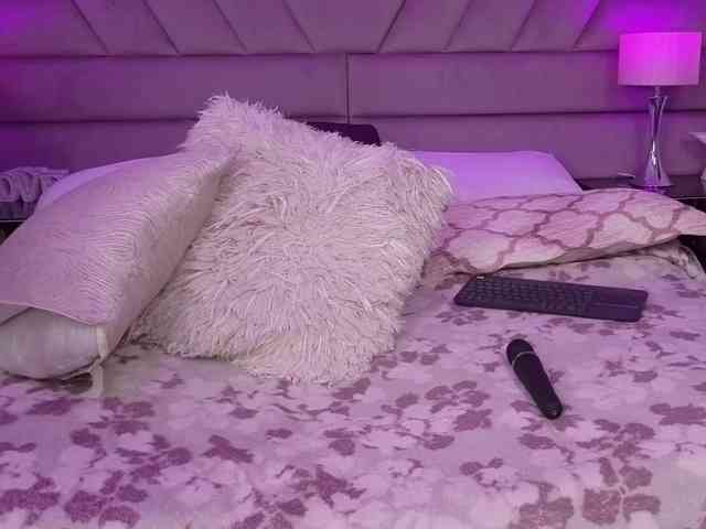 MiaGrayce webcam