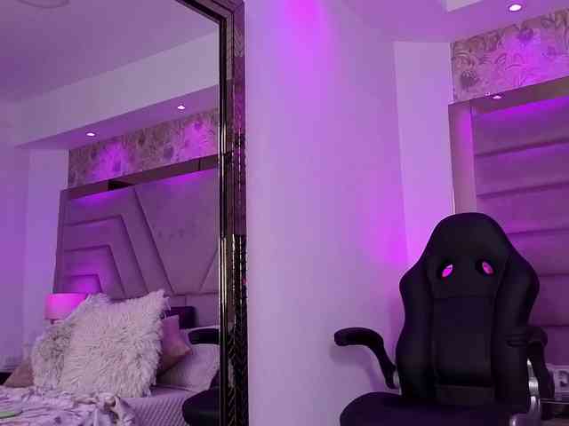 MiaGrayce webcam