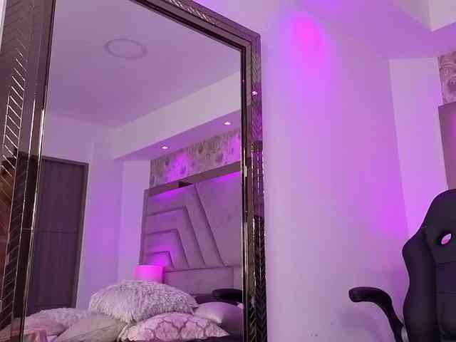 MiaGrayce webcam